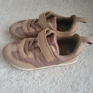 Kids tan sneakers